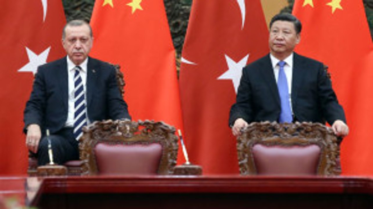 Çin'de anlaşmalar peş peşe imzalandı