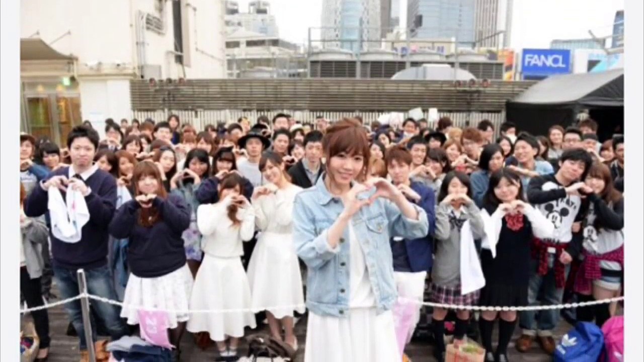 MACOがペアルック限定イベント　ルミネ屋上で「LOVE」熱唱