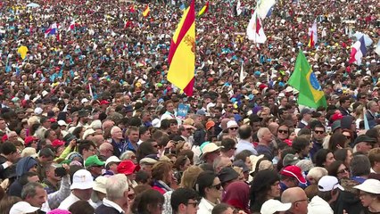 Le Pape canonise deux bergers de Fatima devant 500.000 fidèles