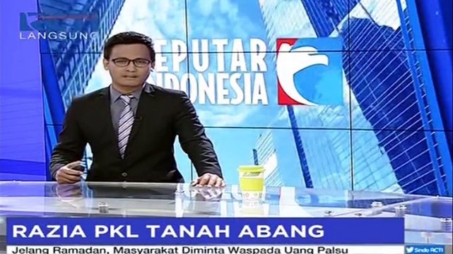 Razia PKL Tanah Abang Diwarnai Aksi Tarik Menarik
