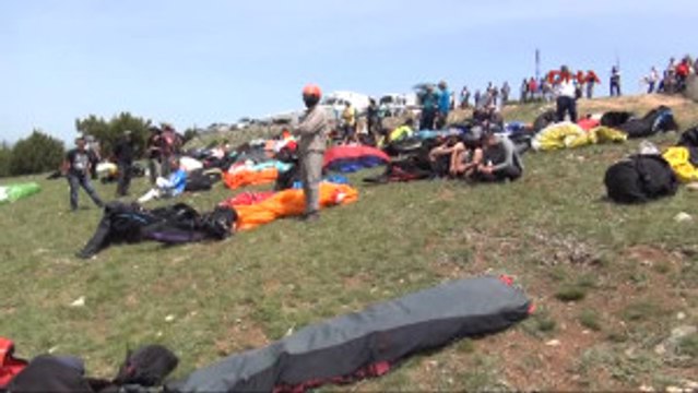 Tokat Yamaç Paraşütçüleri, Turhal Semalarını Renklendirdi