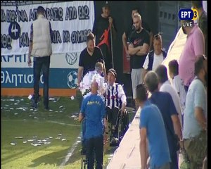 Ο Κωστένογλου φίλησε το χέρι του Γκέραρντ