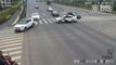 Chine : Un policier qui arrête la circulation juste pour aider un vieil homme à traverser