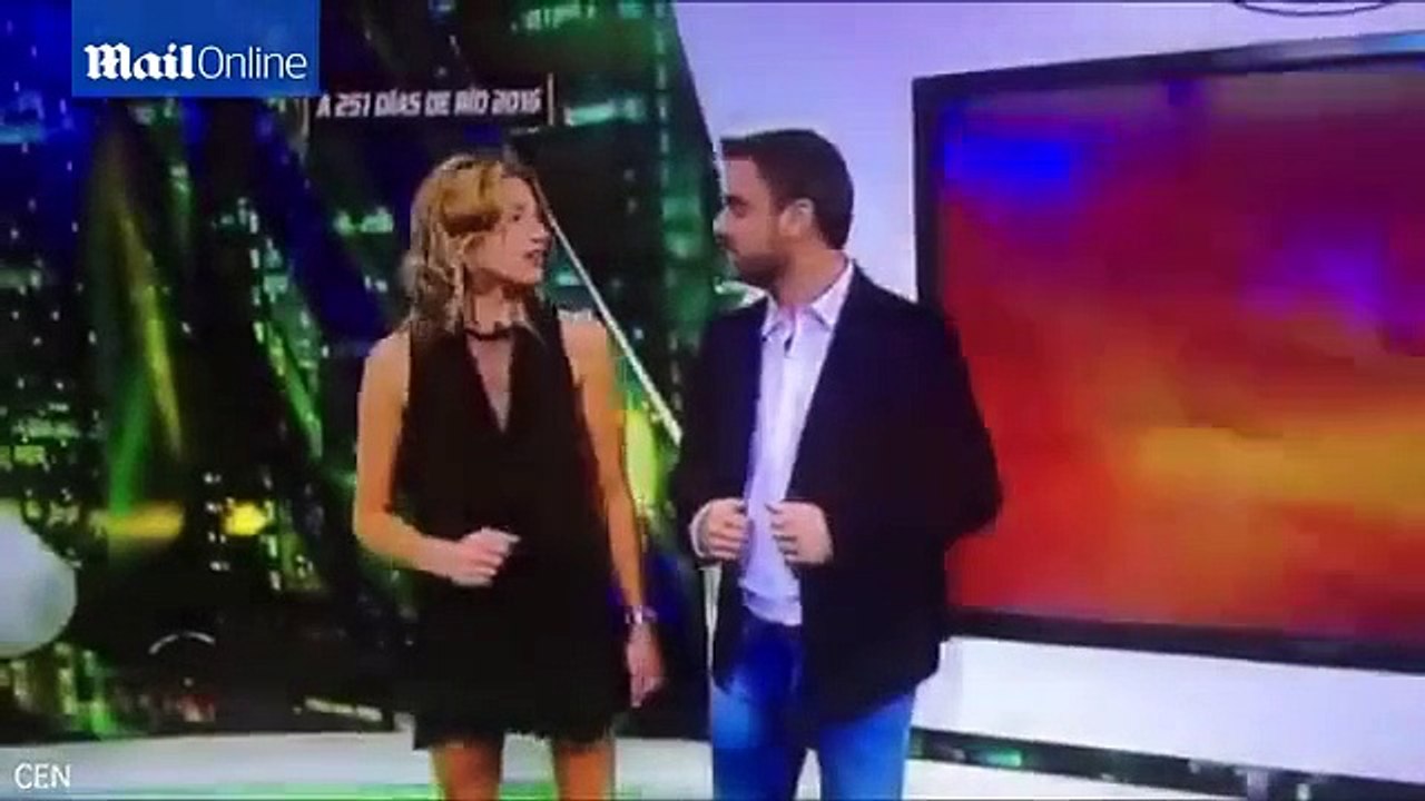 Une présentatrice montre sa culotte en direct par accident