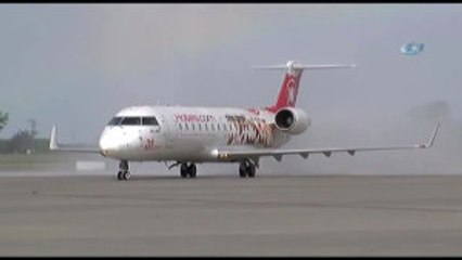 Uçuşlar Yeniden Başladı: Ilk Uçak Böyle Karşılandı