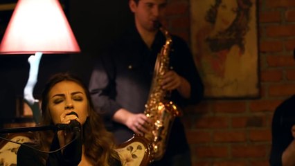 Zeki Çevik & Merve Gece - Ayrılmasın Ellerimiz