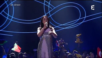 Eurovision: Incident pendant la cérémonie où un homme est monté sur scène avant d'être sorti par la sécurité