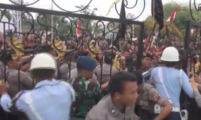 Massa di Manado Ini Halangi & Tolak Fahri Hamzah