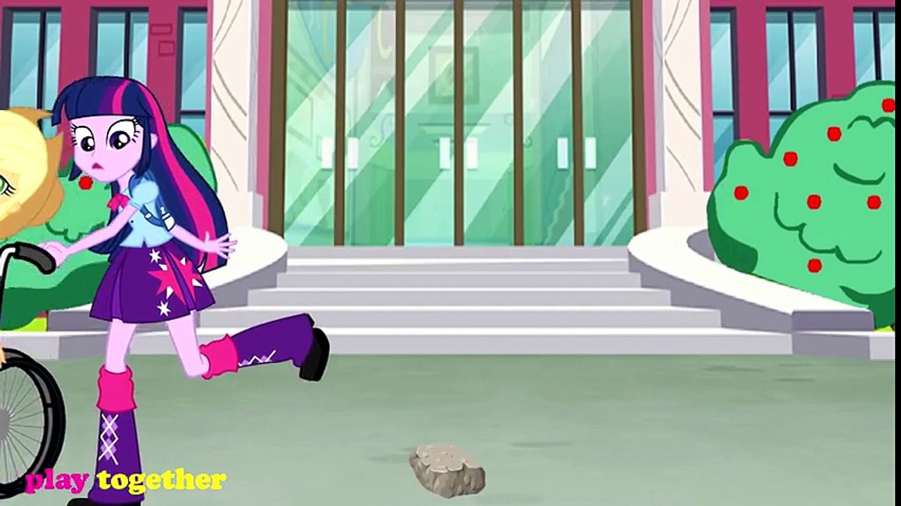 My Little Pony MLP Equestria Girls Transforms with Animation Love Story Applejack broken leg