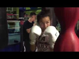 Turn Your Back Foot When You Throw A PUCNH! ESNEWS BOXING