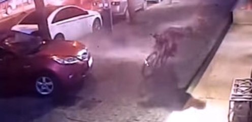 Kopan Dev Cam Bisikletli Şahsın Üzerine Düştü