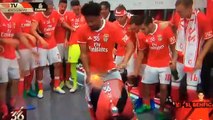 La célébration totalement barrée des joueurs du Benfica pour fêter le titre !