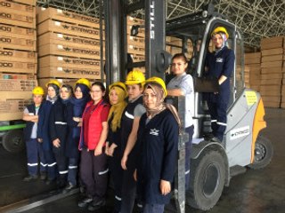 Forklift Operatörü Kadınlar Erkeklere Taş Çıkartıyor