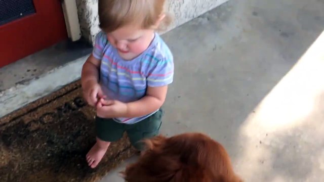 Cette fillette est prete pour Koh-Lanta : elle veut manger la limace