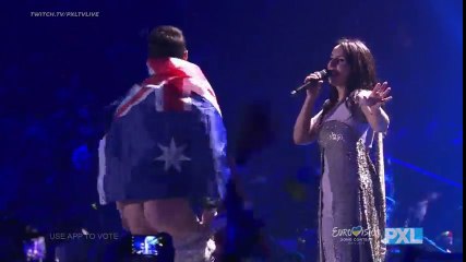 Il montre ses fesses pendant l'Eurovision