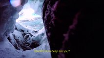 Un skieur chute dans une crevasse et filme son sauvetage