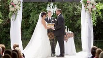Le marié frappe la mariée en voulant éloigner une abeille