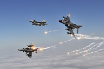 TSK, Kuzey Irak'ta PKK Hedeflerini Vurdu: 10 Terörist Öldürüldü, Mevziler Yerle Bir