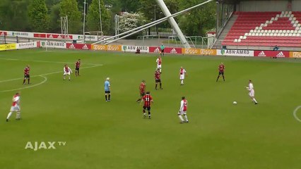 Désormais dirigeant à l'Ajax Amsterdam, Dennis Berkgamp n'a pas perdu son sens du but