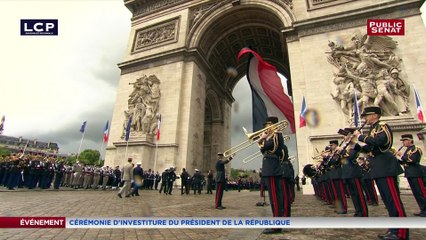 Emmanuel Macron devant la tombe du soldat inconnu