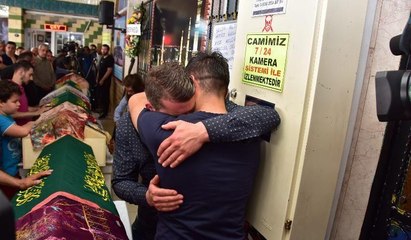 En acı anneler günü: Kaza kurbanları toprağa veriliyor