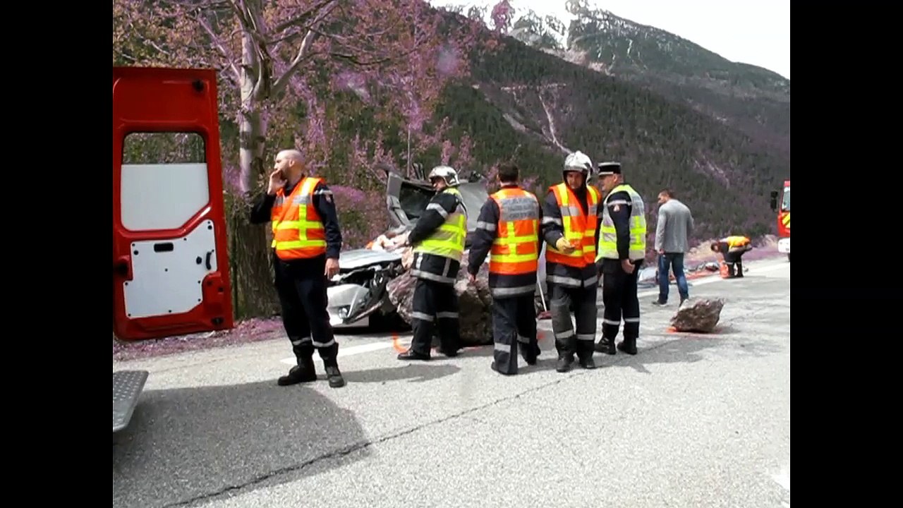 Col d'Izoard : le rocher tombe sur la voiture, un blessé