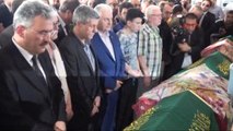 Izmir Kaza Kurbanları Toprağa Veriliyor Başbakan Yıldırım Cenaze Törenine Katıldı