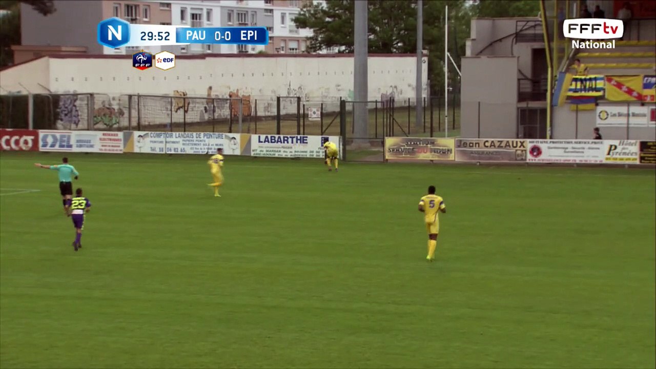 La frappe de GDABO est directement dans les bras du gardien.