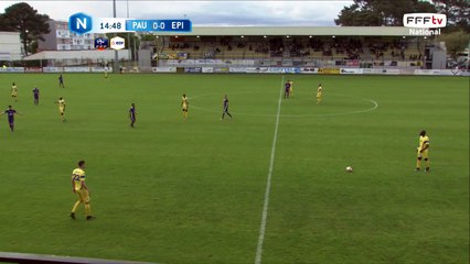 Le long coup franc ne donne rien.