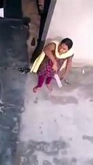 گھر میں کیا چل رہا تھا محلے والوں نے دیکھ لیا