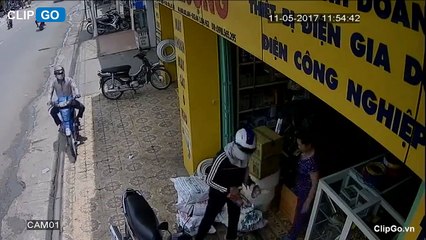 Táo tợn cướp giật ví giữa ban ngày