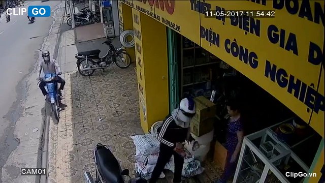 Táo tợn cướp giật ví giữa ban ngày