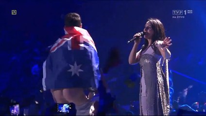 Il montre ses fesses en direct devant 200 millions de téléspectateurs.