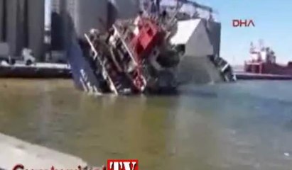 Bandırma'da kargo gemisi yükleme yapılırken yan yattı