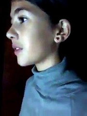 Грузинська дівчинка співає на українській мові