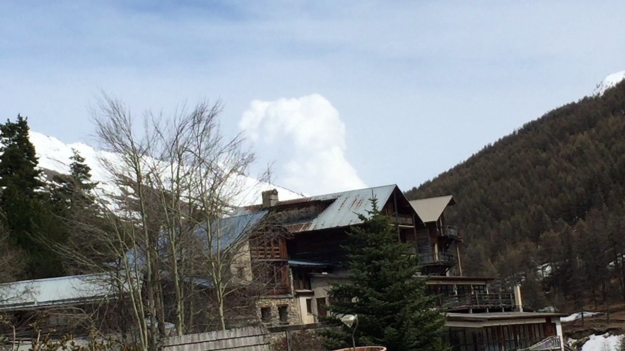 Nuage qui grossit à vu d'oeil côté du Col Agnel !
