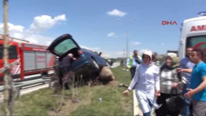 Çorum Otomobil Aydınlatma Direğine Çarptı 4 Yaralı