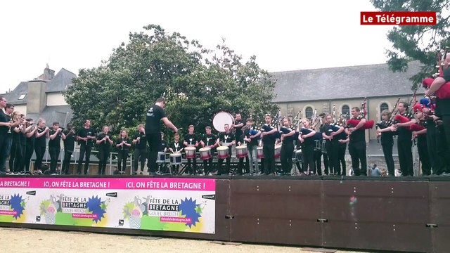 Quimper. Concours des bagadoù de 5e catégorie