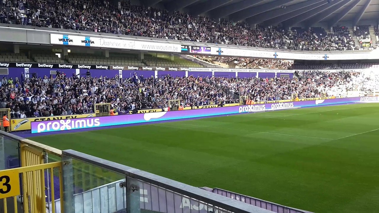 Ambiance au parc Astrid avec la montée au jeu de Teodorczyk