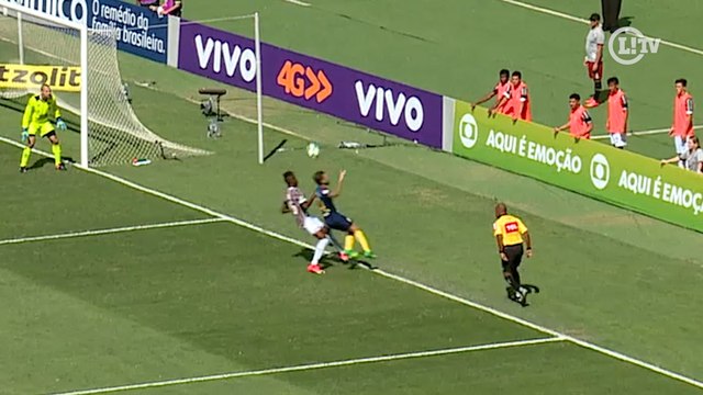 Lucas Lima aplica belo chapéu em cima da linha de fundo. Veja!