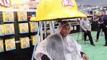 GIANT WET HEAD EXTREME CHALLENGE! New York asdCity Toy Fair - Toys AndMe Family