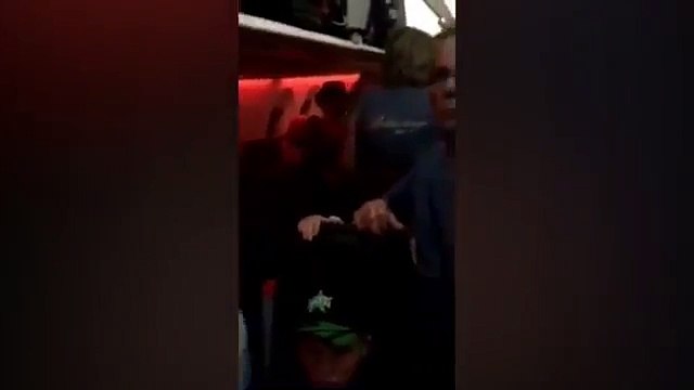 People trapped on Jetstar flight in stifling cabin for over 2 hours