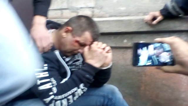 Охорона Яроша в Кам'янському прострелила таксисту ноги за відмову сказати Слава Україні