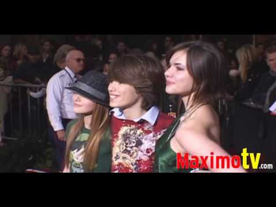 Bella, Remy and Kaili THORNE at Race To Witch Mountain Premiere