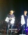 FANCAM] BTS THE WINGS TOUR HONG KONG 2 JIMIN FIXING THE HEART WONT HURT OTHERS HOLDING IT