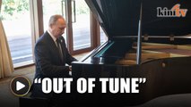 Putin blames out of tune piano for dodgy rendition in China