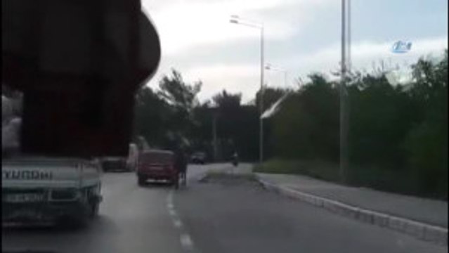 Atı Aracının Arkasına Bağlayıp Sürükledi, Sosyal Medyadan Tepki Yağdı