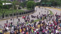 Venezuela: manifestants et policiers s'affrontent dans la rue