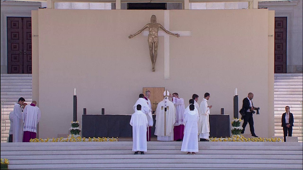 Le Pape canonise deux bergers de Fatima devant 500.000 fidèles