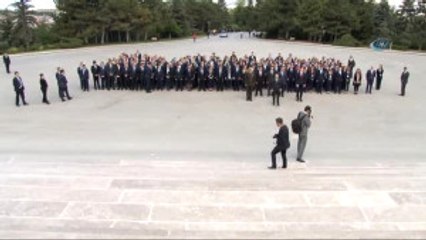 Gençlik ve Spor Bakanı Kılıç, Anıtkabir'i Ziyaret Etti